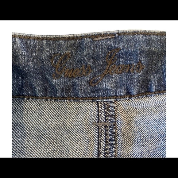 Guess Jeans Medium Wash Blue Denim with Light Fading Jean Shorts Women’s Size 26 - Picture 4 of 7